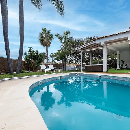 Dağ evi Luxury With Heated Pool, Jacuzzi, Gym, And Gardens