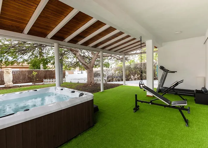 Luxury With Pool, Jacuzzi, Cardio Area And Gardens Puerto de la Cruz (Tenerife)