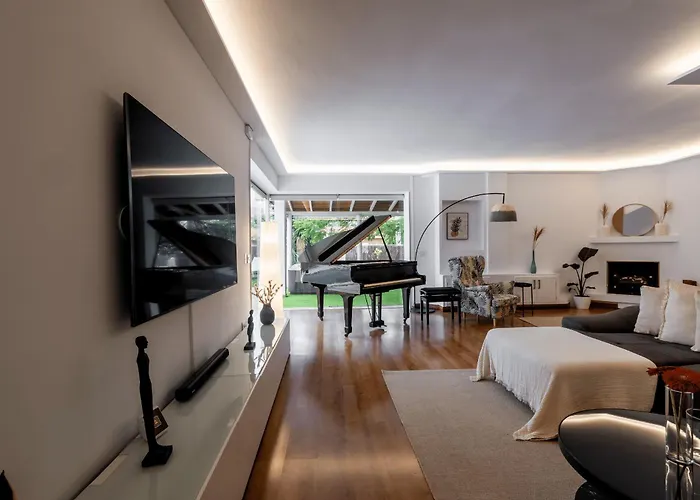 Luxury With Pool, Jacuzzi, Cardio Area And Gardens