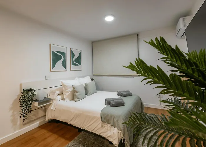 Luxury With Pool, Jacuzzi, Cardio Area And Gardens Chalet