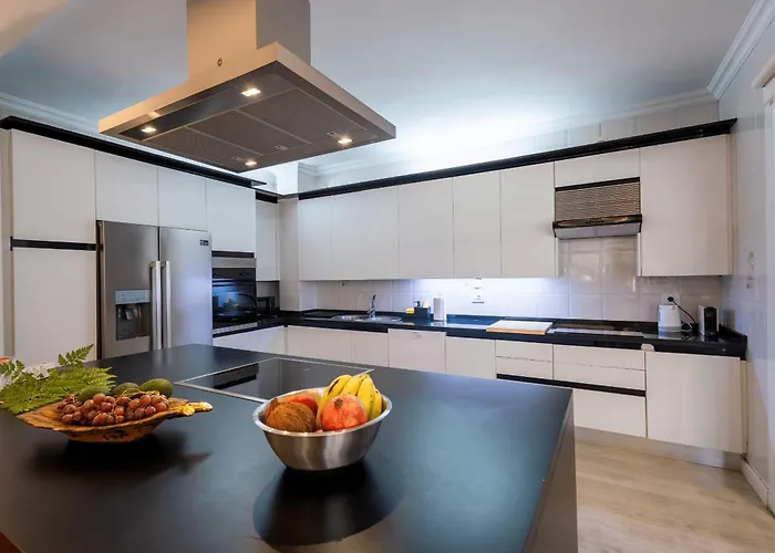 Luxury With Pool, Jacuzzi, Cardio Area And Gardens *