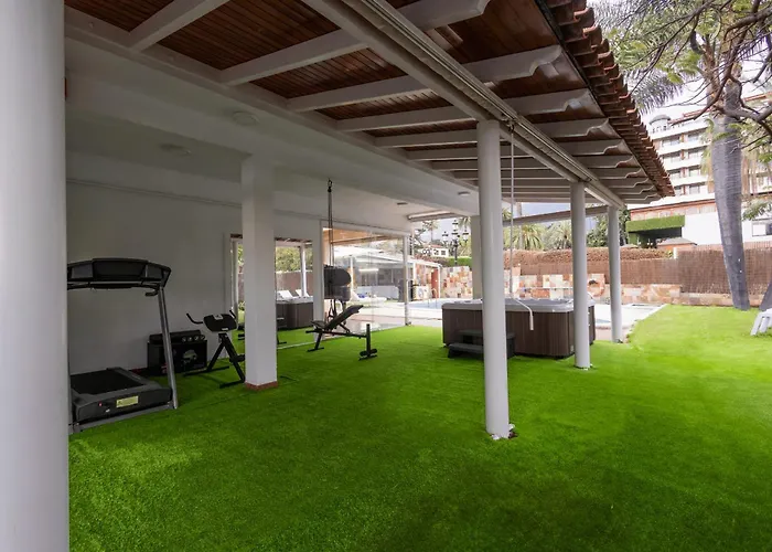 Luxury With Pool, Jacuzzi, Cardio Area And Gardens Puerto de la Cruz (Tenerife)