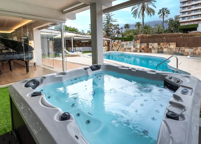 Luxury With Pool, Jacuzzi, Cardio Area And Gardens